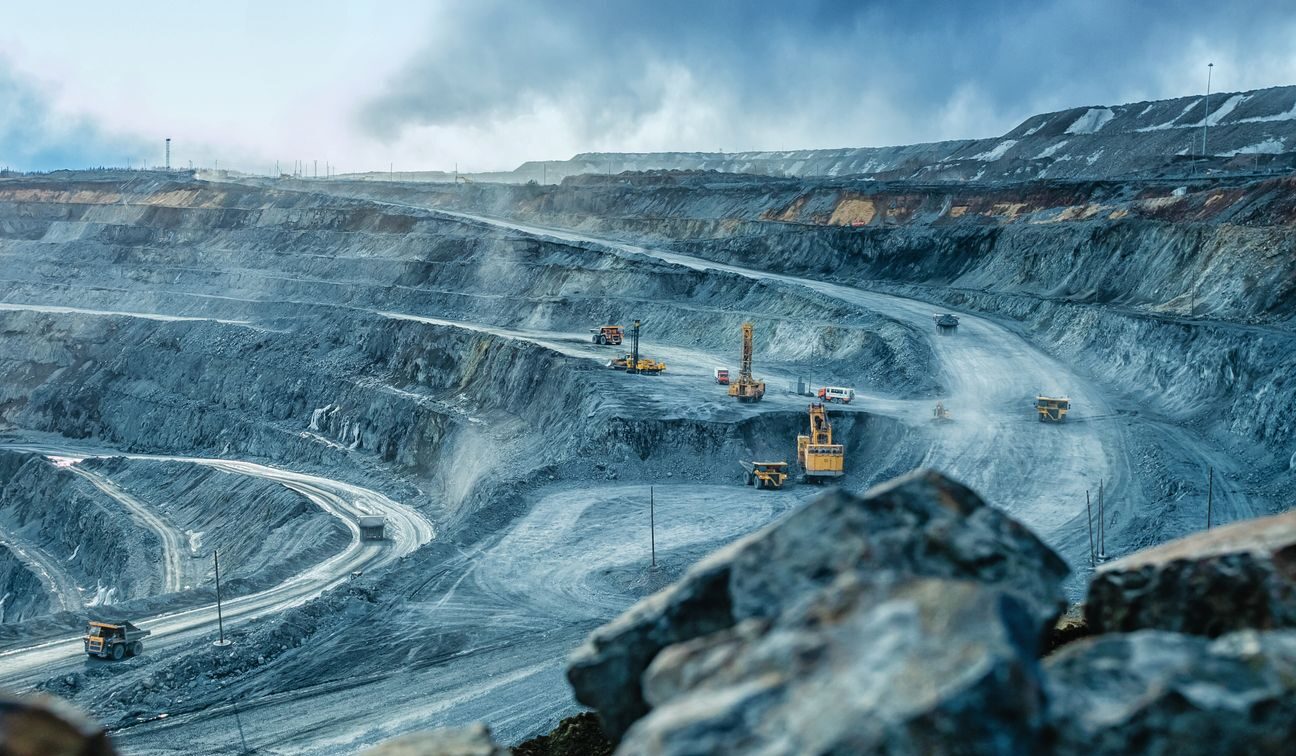 Zwischen Innovation und Abhängigkeit. Die großen Drei im asiatischen Rohstoffspiel.