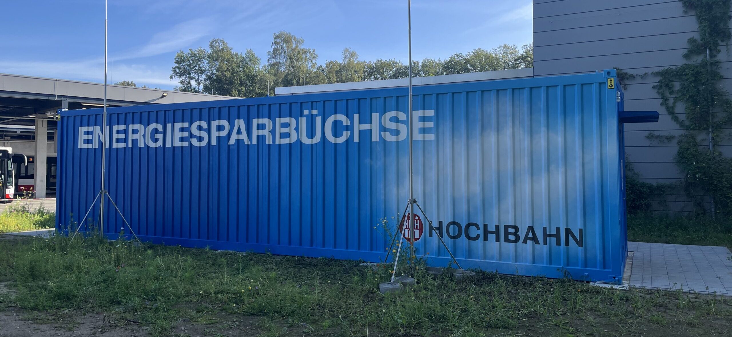 Gemeinsam mit der Hamburger Hochbahn AG hat der Energievermarkter ein Pilotprojekt gestartet, das die Grenzen herkömmlicher Speicherbetriebsmodelle