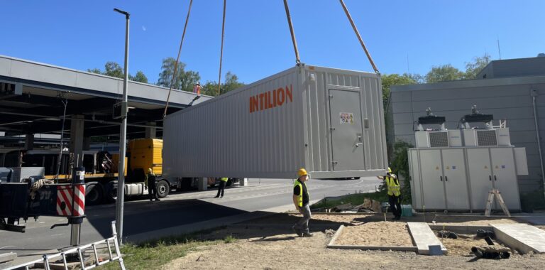 Hamburg testet die Zukunft des Speicherbetriebs. suena energy und HOCHBAHN starten Pilotprojekt mit Signalwirkung