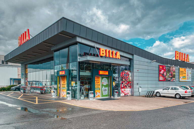 This strategy enables Billa to expand its market coverage while simultaneously enhancing operational efficiency.